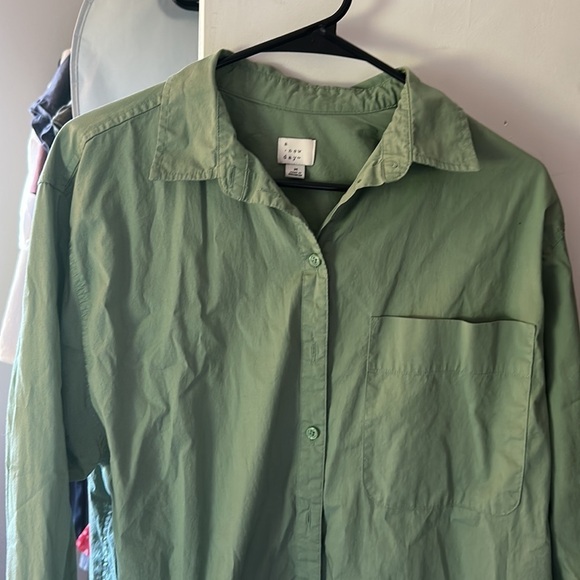 Green long sleeve button down - Picture 2 of 6